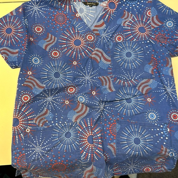 Scrub top - Picture 1 of 1